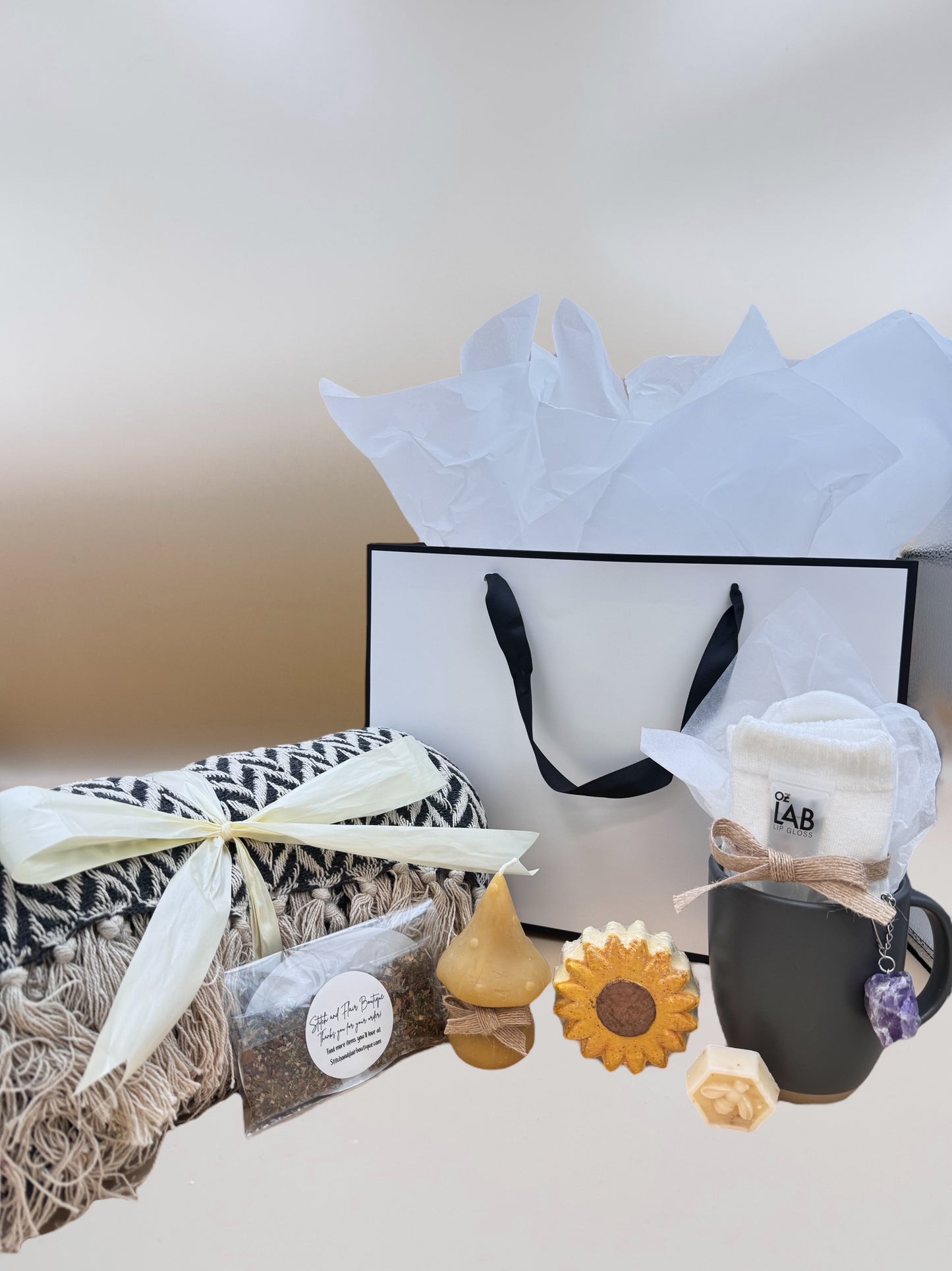 ✨ The Ultimate Cozy Gift Set – Luxury Blanket, Candle, Tea & More ✨
